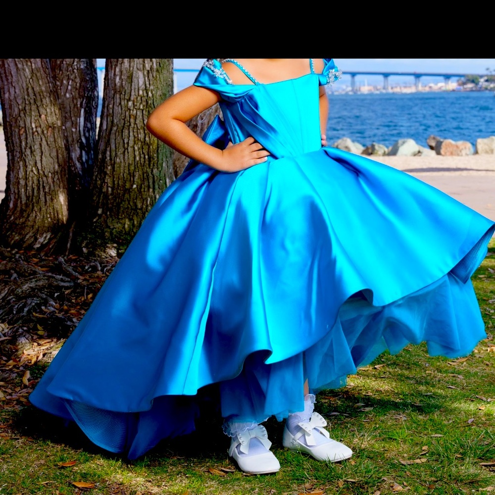 Kids dress like new